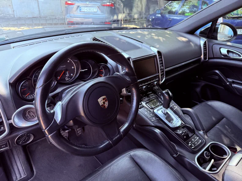 Porsche Cayenne 2012 - 18