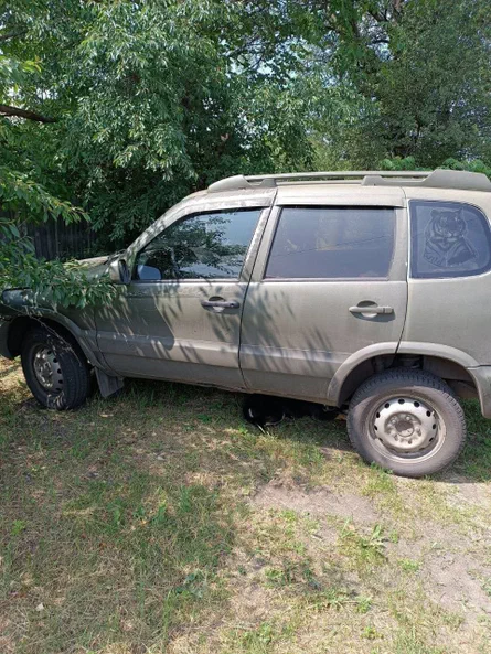 Chevrolet Niva 2004