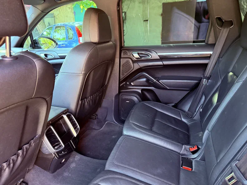 Porsche Cayenne 2012 - 12