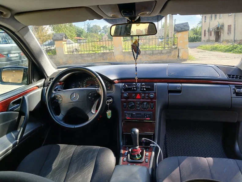Mercedes-Benz E-Клас 2000 - 10
