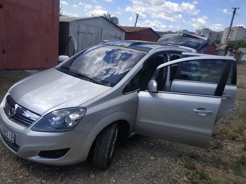 Opel Zafira 2011 - 18