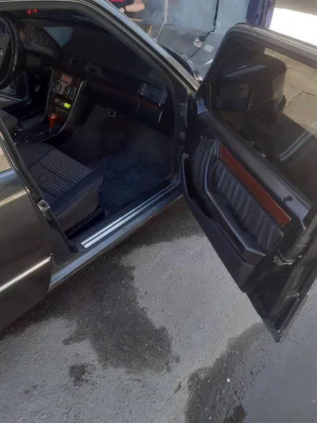 Mercedes-Benz E-Класс 1992