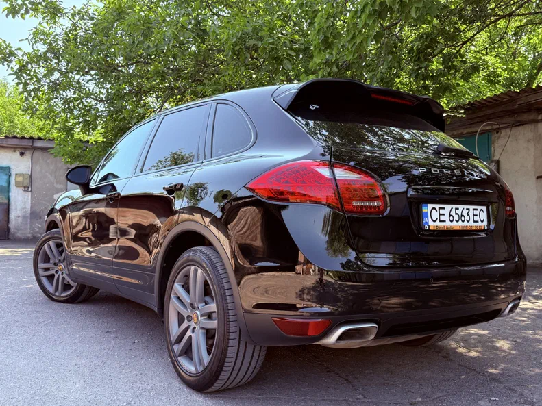 Porsche Cayenne 2012 - 26