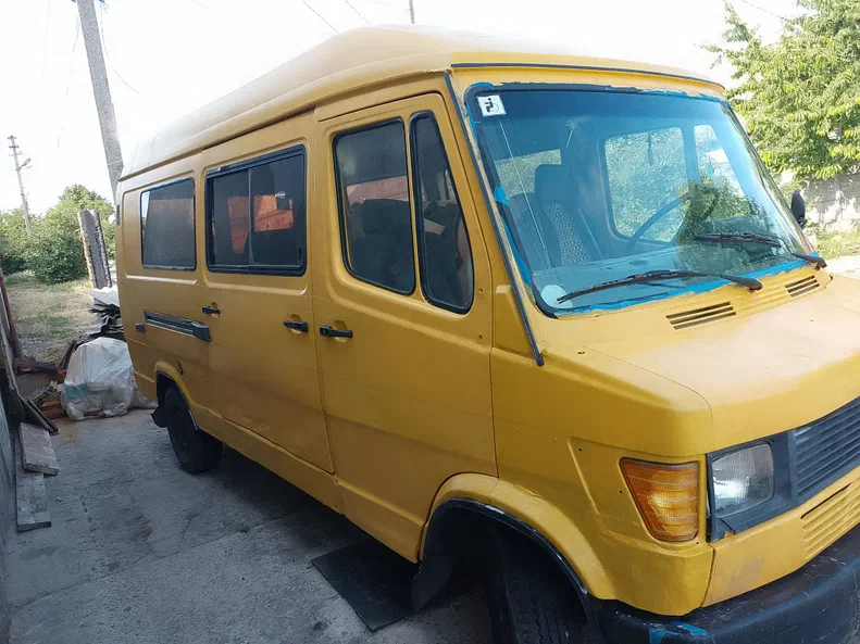 Mercedes-Benz 310D 1995