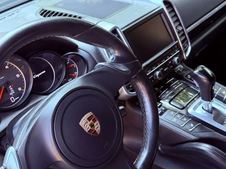 Porsche Cayenne 2012 - 17