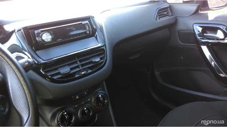 Peugeot 208 2013 - 5