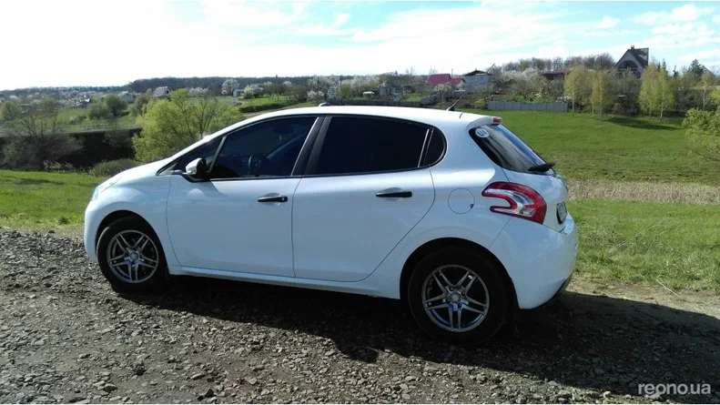 Peugeot 208 2013 - 7