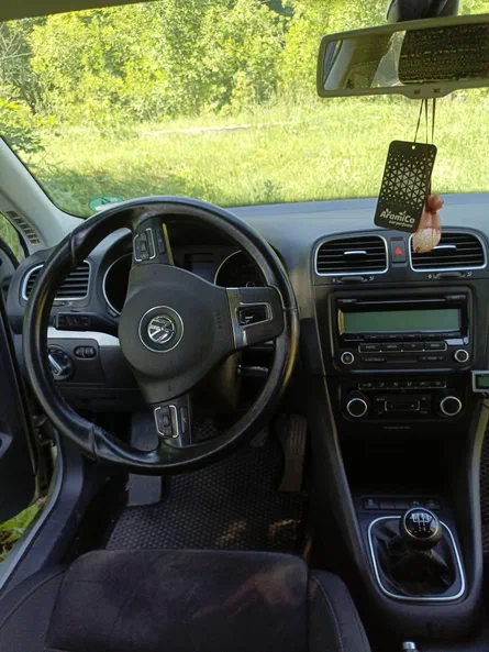 Volkswagen Golf 2010 - 3