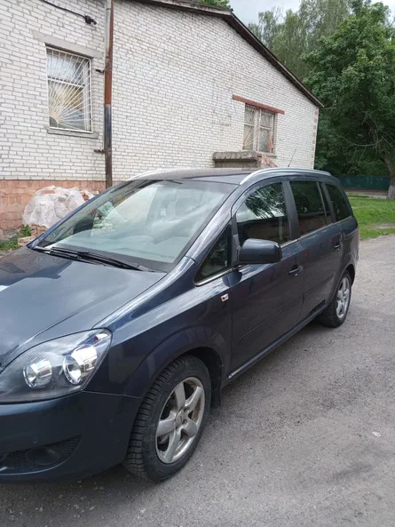 Opel Zafira 2011 - 1