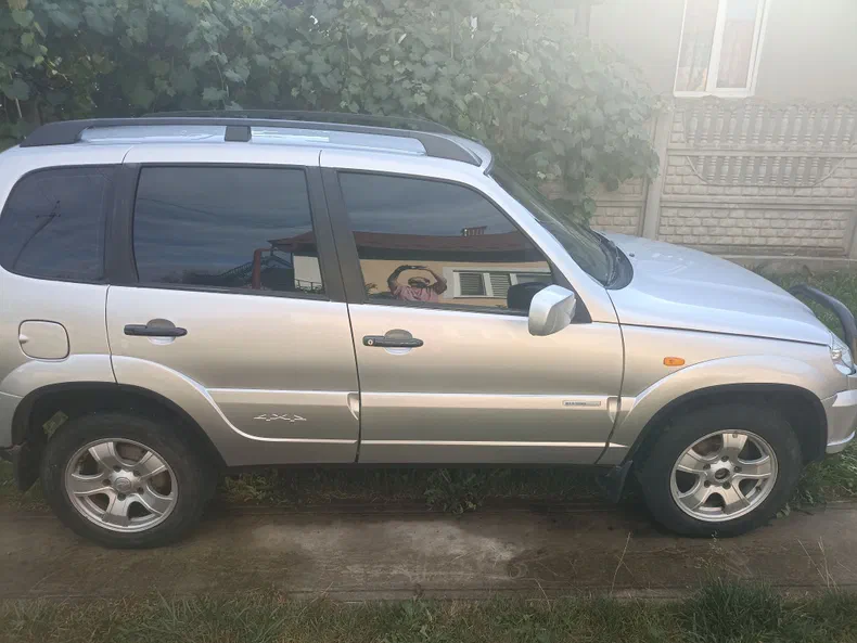 Chevrolet Niva 2011 - 2