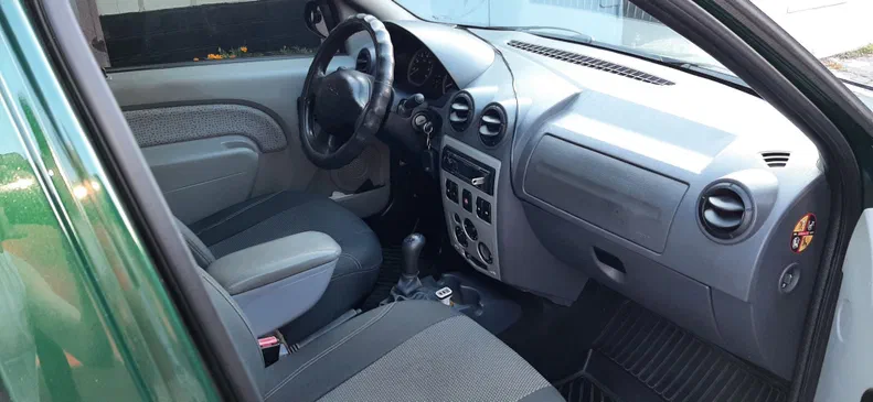 Dacia Logan 2006 - 4