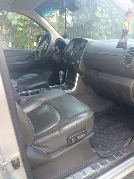 Nissan Pathfinder 2010 - 9