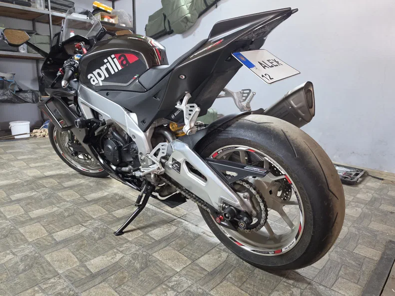 Aprilia RSV4 2019 - 5