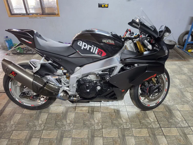 Aprilia RSV4 2019 - 3