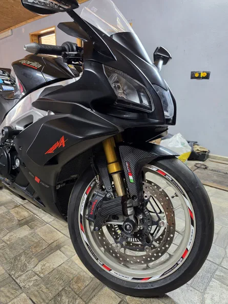 Aprilia RSV4 2019 - 9