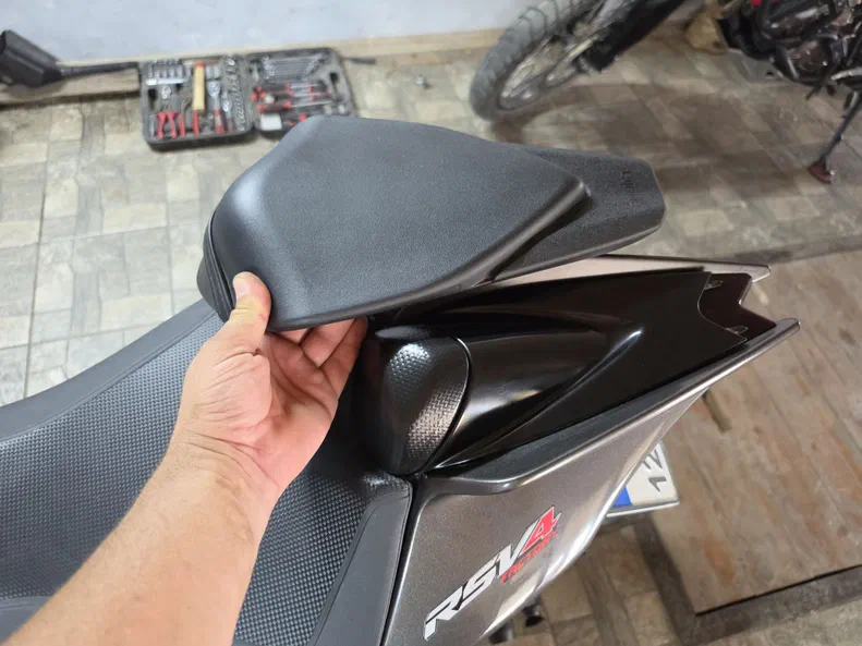 Aprilia RSV4 2019 - 12