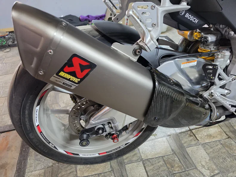 Aprilia RSV4 2019 - 11