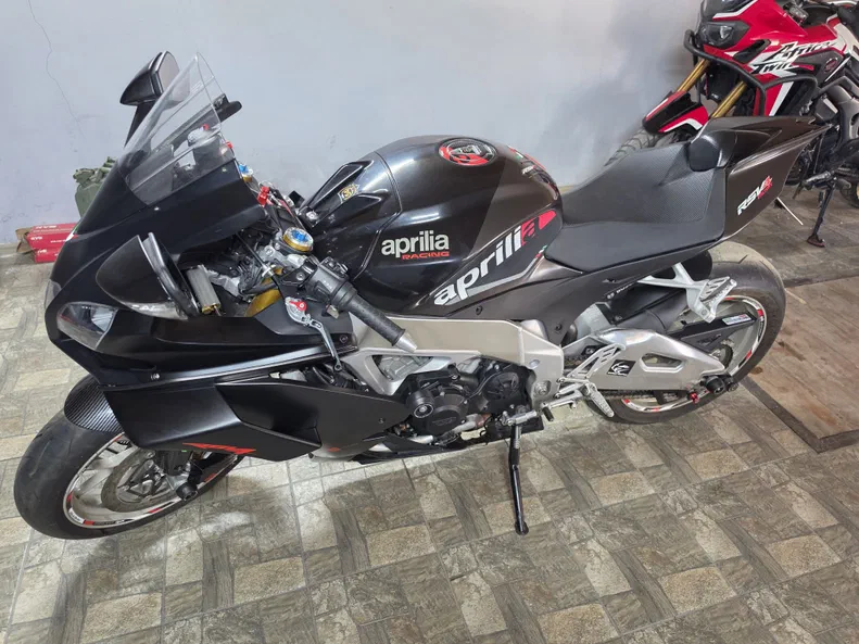Aprilia RSV4 2019 - 13