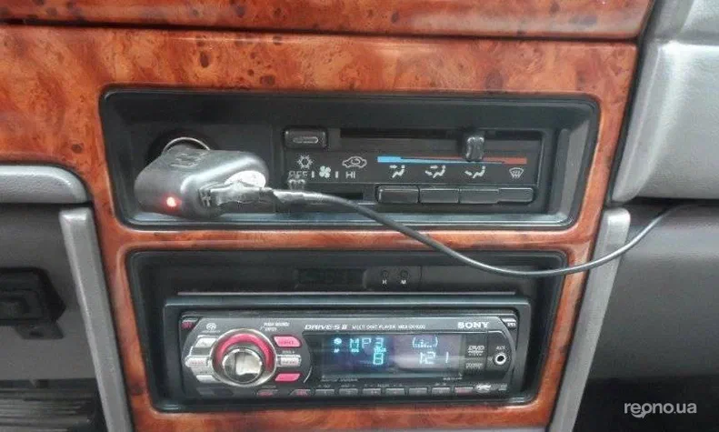 Chrysler Saratoga 1990 - 18