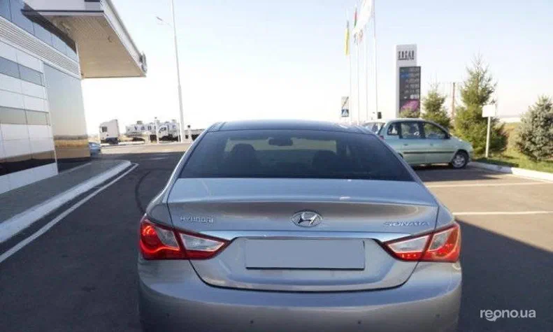 Hyundai Sonata 2011 - 4