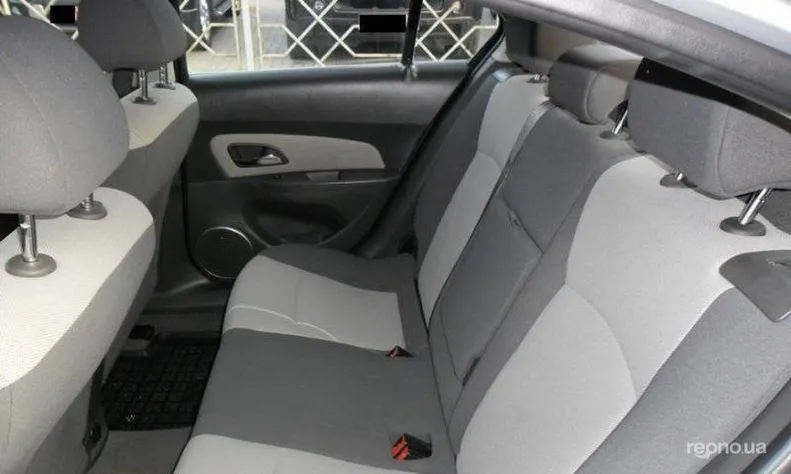 Chevrolet Cruze 2010 - 11
