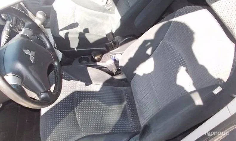 Mitsubishi Grandis 2007 - 14