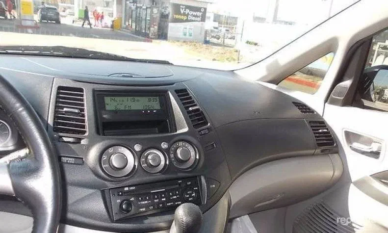 Mitsubishi Grandis 2007 - 11