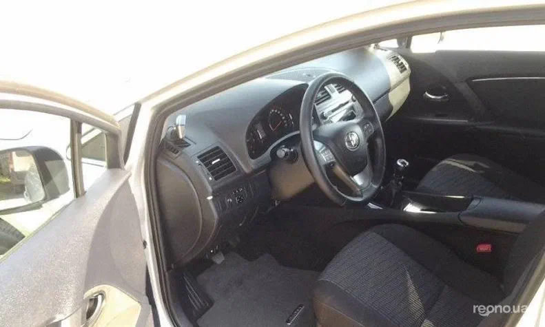 Toyota Avensis 2011 - 6