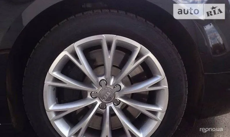 Audi A8 2012 - 1