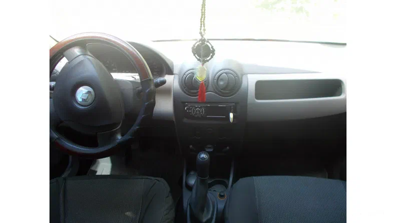 Renault Sandero 2011