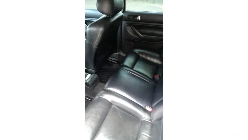 Volkswagen Golf 2000 - 7