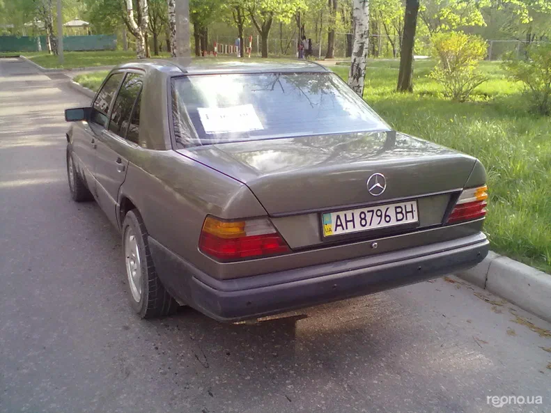 Mercedes-Benz W124 1986