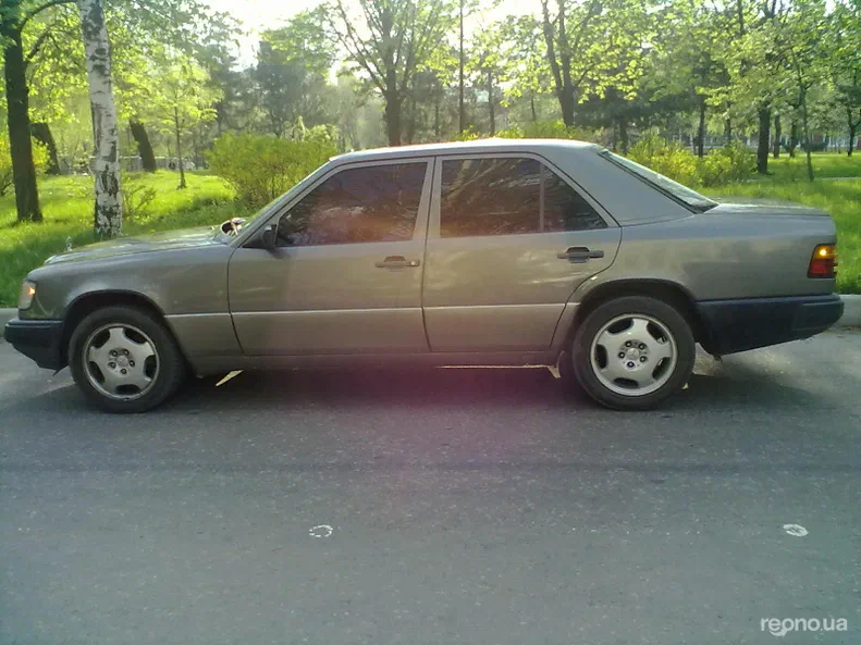 Mercedes-Benz W124 1986