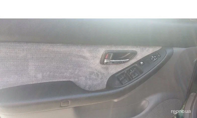 Subaru Legacy 2000 - 1