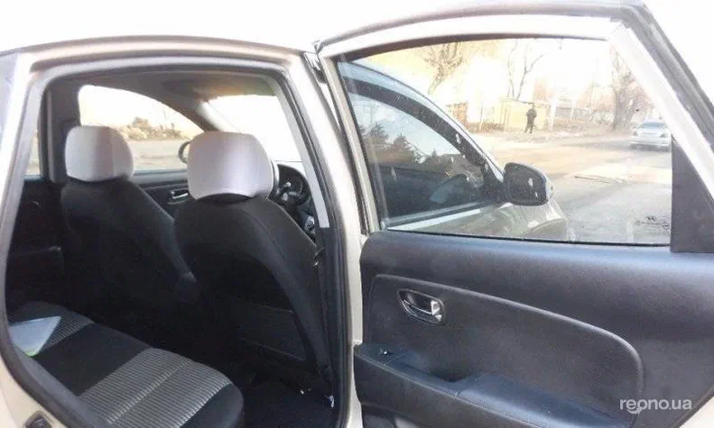 Hyundai Elantra 2010 - 17