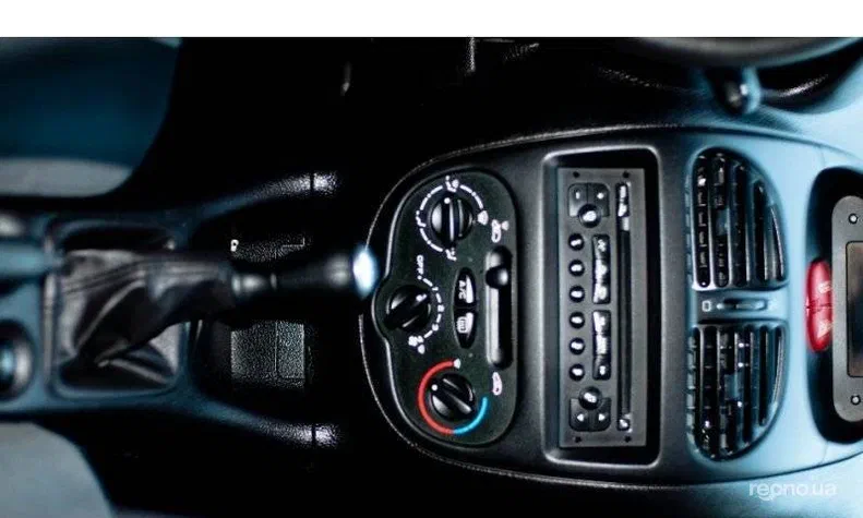 Peugeot 206 2008 - 12