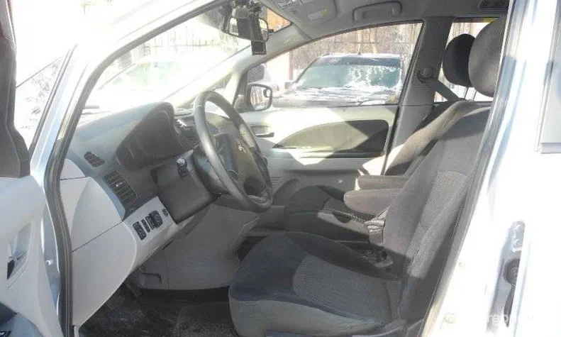 Mitsubishi Grandis 2007 - 5