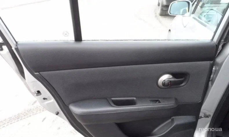 Nissan Tiida 2007 - 10