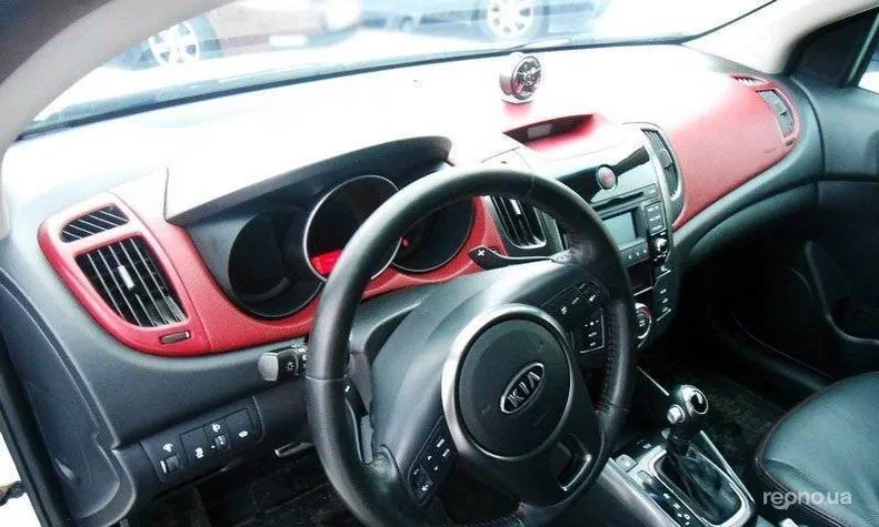 Kia Cerato 2012 - 4