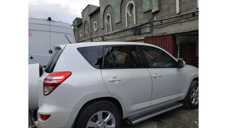 Toyota RAV4 2010 - 6