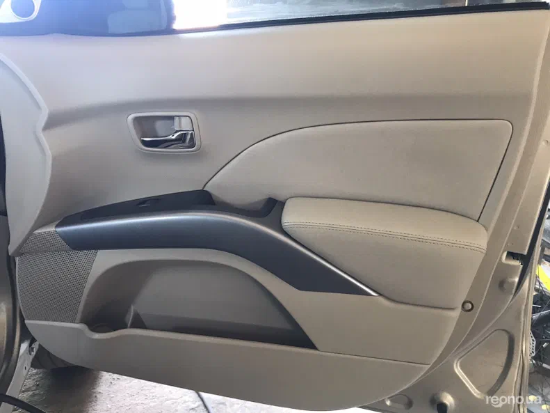 Mitsubishi Outlander 2007 - 9